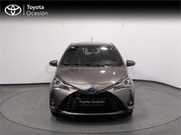 Usado Toyota Yaris Hybrid Advance 100 CV (73 kW) 2018 Gris / plata Berlina