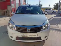 Usado Dacia Sandero Lauréate 75 CV (55 kW) 2013 Blanco Utilitario