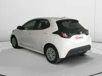 Usado Toyota Yaris Hybrid Business Edition 116 CV (85 kW) 2022 Blanco Utilitario