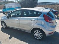 Usado Ford Fiesta Trend 82 CV (60 kW) 2015 Gris Utilitario