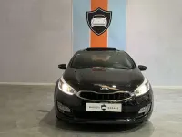 Usado Kia Ceed 128 CV (94 kW) 2014 Negro Utilitario