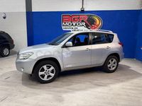 Usado Toyota RAV4 Luna 136 CV (100 kW) 2006 Gris / plata SUV