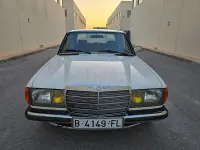 Usado Mercedes 200 140 CV (102 kW) 1982 Blanco Familiar