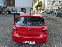 Usado Hyundai i30 Comfort 90 CV (66 kW) 2010 Rojo Berlina