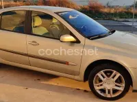 Usado Renault Laguna GrandTour Privilege 120 CV (88 kW) 2004 Verde Familiar