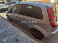 Usado Ford Fiesta Trend 90 CV (66 kW) 2005 Gris / plata Utilitario