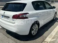 Usado Peugeot 308 Active 120 CV (88 kW) 2014 Blanco Berlina