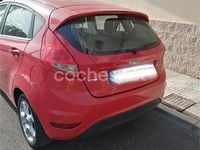 Usado Ford Fiesta Trend 68 CV (50 kW) 2009 Rojo Utilitario