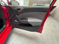 Usado Seat Ibiza Reference 70 CV (51 kW) 2014 Rojo Berlina