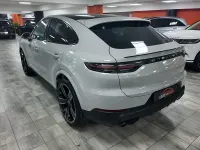 Usado Porsche Cayenne 462 CV (339 kW) 2022 Gris / plata SUV