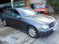 Usado Mercedes C220 Classic 150 CV (110 kW) 2003 Gris Berlina