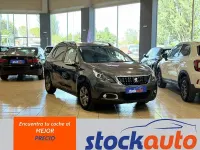 Usado Peugeot 2008 Style 100 CV (73 kW) 2017 Gris / plata SUV