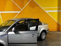 Usado VW Passat Trendline 102 CV (75 kW) 2005 Gris / plata Familiar