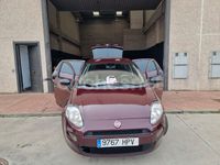 Usado Fiat Punto Pop 77 CV (56 kW) 2013 Granate Utilitario