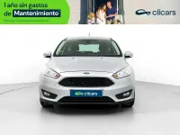 Usado Ford Focus Trend 125 CV (91 kW) 2017 Gris / plata Berlina