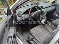 Usado VW Passat Advance 140 CV (102 kW) 2006 Gris / plata Familiar