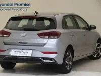 Usado Hyundai i30 100 CV (73 kW) 2025 Gris / plata Berlina