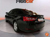 Usado Skoda Superb Style 190 CV (139 kW) 2018 Gris Berlina