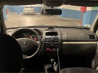 Usado Renault Clio II 60 CV (44 kW) 2001 Granate Berlina