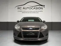 Usado Ford Focus 125 CV (91 kW) 2013 Gris / plata Berlina