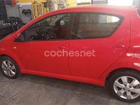 Usado Toyota Aygo City 68 CV (50 kW) 2013 Rojo Utilitario
