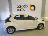 Usado Toyota Yaris Hybrid Active 116 CV (85 kW) 2021 Blanco Berlina