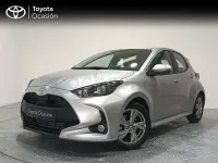 Usado Toyota Yaris Hybrid Active 116 CV (85 kW) 2024 Gris / plata Berlina