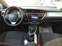 Usado Toyota Auris Hybrid Advance 136 CV (100 kW) 2014 Gris / plata Familiar