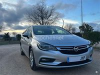 Usado Opel Astra Selective 110 CV (80 kW) 2016 Gris / plata Berlina