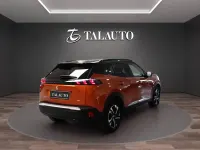 Usado Peugeot 2008 GT 130 CV (95 kW) 2021 Naranja SUV