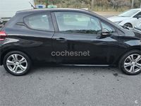 Usado Peugeot 208 Access 68 CV (50 kW) 2013 Negro Utilitario