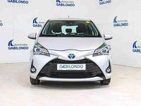 Usado Toyota Yaris Hybrid Advance 100 CV (73 kW) 2019 Gris / plata Berlina