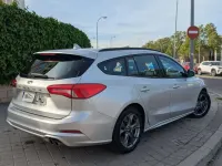 Usado Ford Focus ST-Line 120 CV (88 kW) 2020 Gris Familiar