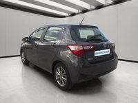 Usado Toyota Yaris Hybrid Active 100 CV (73 kW) 2018 Gris