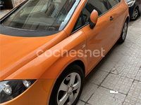 Usado Seat Leon Sport 105 CV (77 kW) 2008 Naranja Utilitario