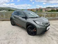 Usado Toyota Aygo X X-play 72 CV (52 kW) 2022 Gris SUV