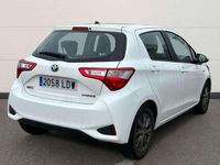 Usado Toyota Yaris Hybrid Active 101 CV (74 kW) 2020 Blanco Berlina