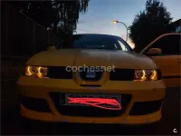 Begagnad Seat Leon Sport 105 HK (77 kW) 2005 Gul Halvkombi