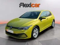 Usado VW Golf VIII 116 CV (85 kW) 2021 Amarillo Berlina