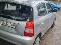 Usado Kia Picanto LX 65 CV (47 kW) 2004 Gris / plata Utilitario