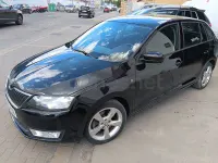 Usado Skoda Rapid Active 90 CV (66 kW) 2014 Negro Utilitario