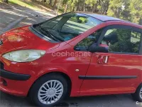Usado Peugeot 1007 75 CV (55 kW) 2007 Rojo Monovolumen