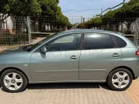 Usado Seat Ibiza Sport 100 CV (73 kW) 2004 Verde Utilitario