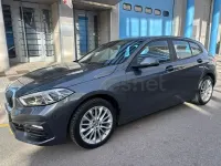 Usado BMW 116 Sport Line 116 CV (85 kW) 2021 Gris / plata Utilitario