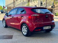 Usado Kia Rio 85 CV (62 kW) 2011 Granate Berlina