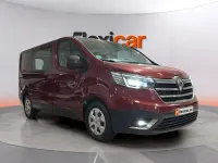 Usado Renault Trafic 110 CV (80 kW) 2024 Granate Monovolumen