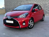Usado Toyota Yaris Hybrid Active 100 CV (73 kW) 2015 Rojo Berlina