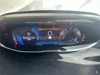 Usado Peugeot 3008 Allure 130 CV (95 kW) 2021 Gris / plata SUV