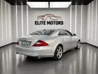 Usado Mercedes CLS500 306 CV (225 kW) 2005 Gris / plata Berlina