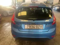 Usado Ford Fiesta Trend 70 CV (51 kW) 2010 Azul Berlina